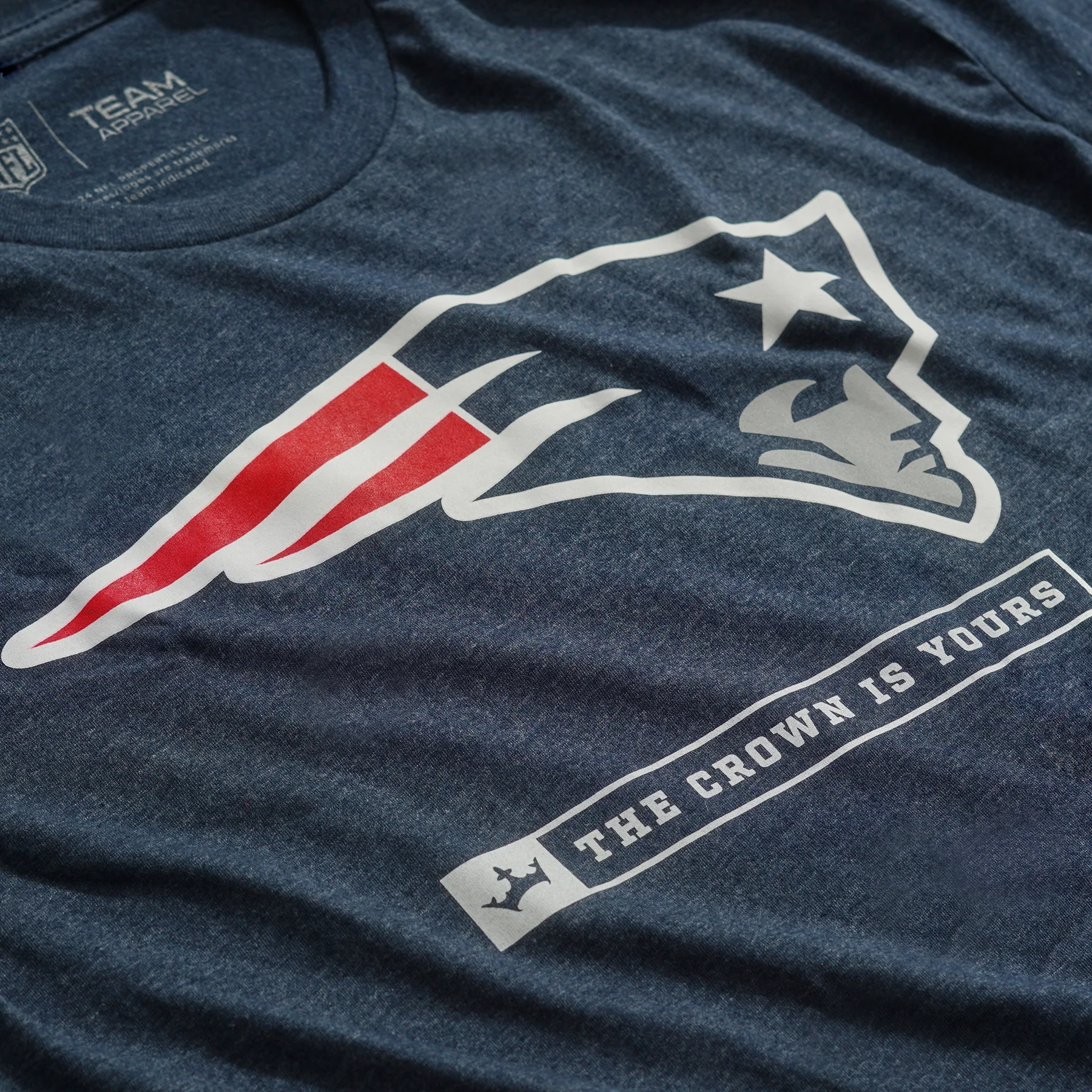 New England Patriots Crown Men's Short Sleeve T-Shirt - Image 3